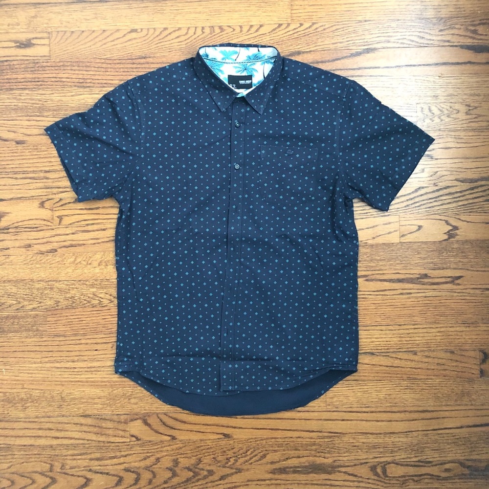 Men’s button down shirt sleeve shirt